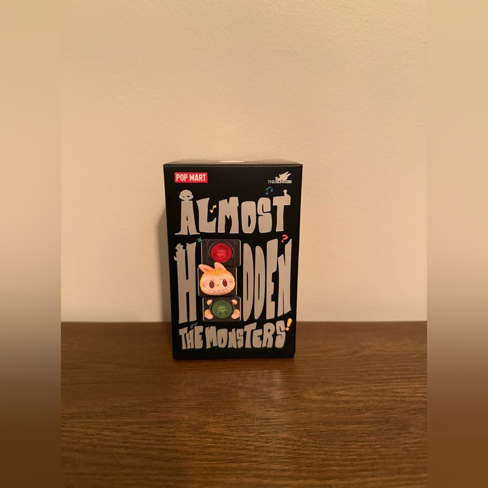 THE MONSTERS Almost Hidden Series Figures - Flask - Picture 4 of 7